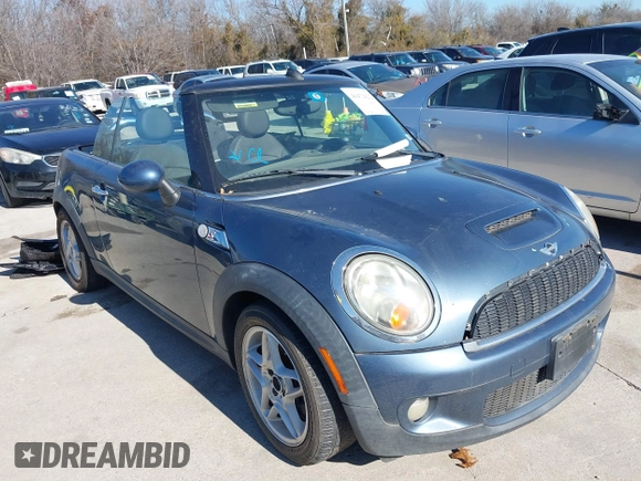 2010 MINI Convertible S с VIN WMWMS3C51ATZ85345, выставлен на аукционе IAAI как лот 41472622 с пробегом 136 061 миль миль и . История ставок и продаж доступна на DreamBid. Изображение 1.
