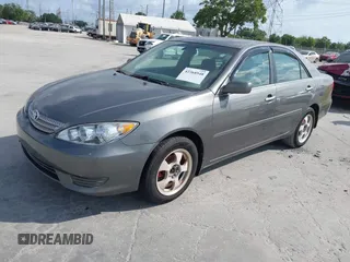 2005 Toyota Camry STD z VIN 4T1BE32K35U978160, wystawiony jako IAAI lot #42368548 z przebiegiem 163 954 mil mil oraz . Historia ofert i sprzedaży dostępna na DreamBid. Obrazek 2.