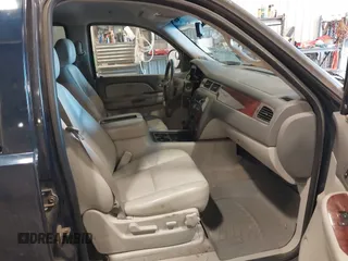 2009 Chevrolet Suburban LT w/1LT with VIN 1GNFK26319R272557, listed as a IAAI auction lot 42138238 with 223,599 mi miles. Bid and sale history available at carsss.com. Image 5.