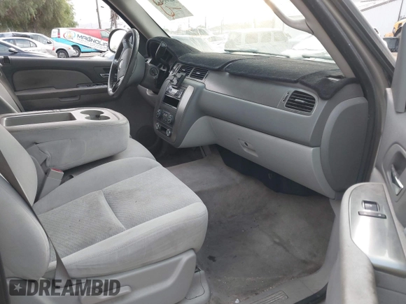 2007 Chevrolet Suburban LT with VIN 1GNFC16007R231427, listed as a IAAI auction lot 40995668 with 168,691 mi miles and . Bid and sale history available at DreamBid. Image 5.
