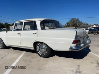 1964 Mercedes-Benz 190 z VIN 190D132340, wystawiony jako Copart lot #88296815 z przebiegiem Nie podano mil oraz Tytuł czysty. Historia ofert i sprzedaży dostępna na DreamBid. Obrazek 3.