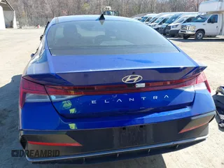 2024 Hyundai Elantra SEL z VIN KMHLS4DG3RU769454, wystawiony jako IAAI lot #41838085 z przebiegiem 11 520 mil mil oraz . Historia ofert i sprzedaży dostępna na DreamBid. Obrazek 15.