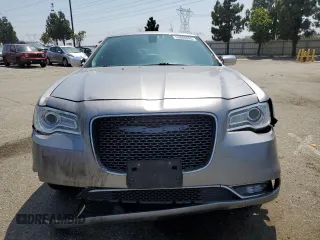 2016 Chrysler 300 C z VIN 2C3CCAEG7GH198120, wystawiony jako Copart lot #59880995 z przebiegiem 150 916 mil mil oraz Szkoda całkowita • Salvage title. Historia ofert i sprzedaży dostępna na DreamBid. Obrazek 5.