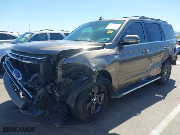 2018 Ford Expedition XLT with VIN 1FMJU1JT6JEA56631, listed as a IAAI auction lot 41814523 with 113,875 mi miles. Bid and sale history available at carsss.com. Image 17.
