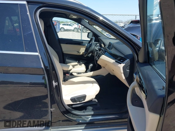 2017 BMW X1 sDrive28i z VIN WBXHU7C31H5H33748, wystawiony jako IAAI lot #42003198 z przebiegiem 71 274 mil mil oraz . Historia ofert i sprzedaży dostępna na DreamBid. Obrazek 5.
