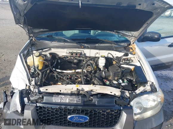 2007 Ford Escape XLT with VIN 1FMYU03Z37KA92572, listed as a IAAI auction lot 41213281 with 129,366 mi miles. Bid and sale history available at carsss.com. Image 10.