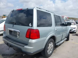 2005 Lincoln Navigator Luxury with VIN 5LMFU27505LJ13960, listed as a IAAI auction lot 41893770 with 1 mi miles. Bid and sale history available at carsss.com. Image 4.