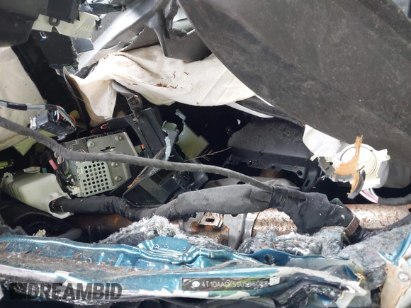 2025 Toyota Camry LE z VIN 4T1DAACK5SU506058, wystawiony jako IAAI lot #42147137 z przebiegiem Nie podano mil oraz . Historia ofert i sprzedaży dostępna na DreamBid. Obrazek 14.