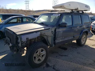 2000 Jeep Cherokee Limited with VIN 1J4FF68S0YL250926, listed as a Copart auction lot 84837244 with 141,020 mi miles and Salvage Title. Bid and sale history available at carsss.com. Image 1.