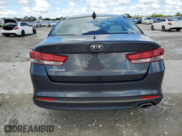 2017 Kia Optima LX z VIN 5XXGT4L38HG124210, wystawiony jako Copart lot #62261805 z przebiegiem 88 310 mil mil oraz Czysty tytuł • Clean title. Historia ofert i sprzedaży dostępna na DreamBid. Obrazek 6.