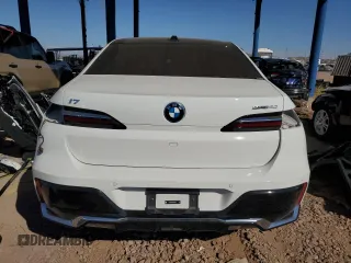 2024 BMW i7 eDrive50 z VIN WBY43EJ06RCR45999, wystawiony jako Copart lot #77538844 z przebiegiem 5756 mil mil oraz Szkody całkowita. Historia ofert i sprzedaży dostępna na DreamBid. Obrazek 6.