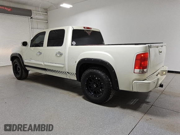 2011 GMC Sierra 1500 Denali z VIN 3GTP2XE21BG345323, wystawiony jako Copart lot #43329045 z przebiegiem 236 126 mil mil oraz Czysty tytuł • Clean title. Historia ofert i sprzedaży dostępna na DreamBid. Obrazek 2.