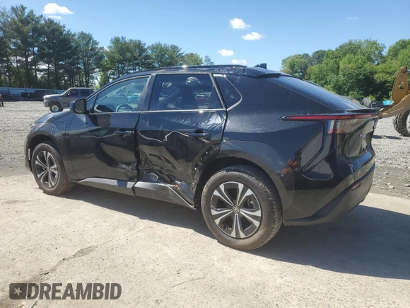 2024 Toyota bZ4X XLE z VIN JTMABACAXRA088300, wystawiony jako Copart lot #55844025 z przebiegiem 369 mil mil oraz Szkody całkowita. Historia ofert i sprzedaży dostępna na DreamBid. Obrazek 2.