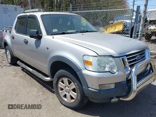 2007 Ford Explorer Sport Trac XLT z VIN 1FMEU51807UB19953, wystawiony jako IAAI lot #42154055 z przebiegiem 199 105 mil mil oraz . Historia ofert i sprzedaży dostępna na DreamBid. Obrazek 1.