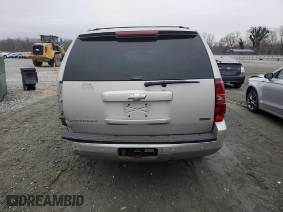 2009 Chevrolet Suburban LT w/1LT with VIN 1GNFK26339R279705, listed as a Copart auction lot 44591325 with 261,810 mi miles and Salvage Title. Bid and sale history available at carsss.com. Image 6.