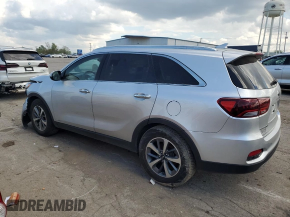 2019 Kia Sorento EX z VIN 5XYPHDA56KG528227, wystawiony jako Copart lot #56522575 z przebiegiem 101 507 mil mil oraz Czysty tytuł • Clean title. Historia ofert i sprzedaży dostępna na DreamBid. Obrazek 2.