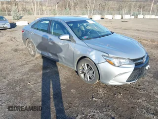 2017 Toyota Camry XLE z VIN 4T1BF1FK5HU810424, wystawiony jako IAAI lot #41756905 z przebiegiem 126 667 mil mil oraz . Historia ofert i sprzedaży dostępna na DreamBid. Obrazek 1.