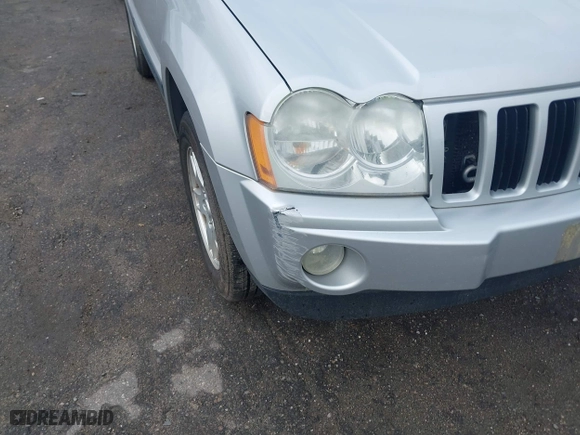 2005 Jeep Grand Cherokee Laredo with VIN 1J4GS48K75C644259, listed as a IAAI auction lot 42044878 with 250,841 mi miles. Bid and sale history available at carsss.com. Image 6.