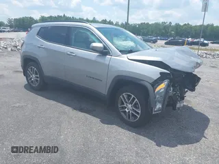 2020 Jeep Compass Altitude z VIN 3C4NJCBB1LT234979, wystawiony jako IAAI lot #41872466 z przebiegiem 37 827 mil mil oraz . Historia ofert i sprzedaży dostępna na DreamBid. Obrazek 1.