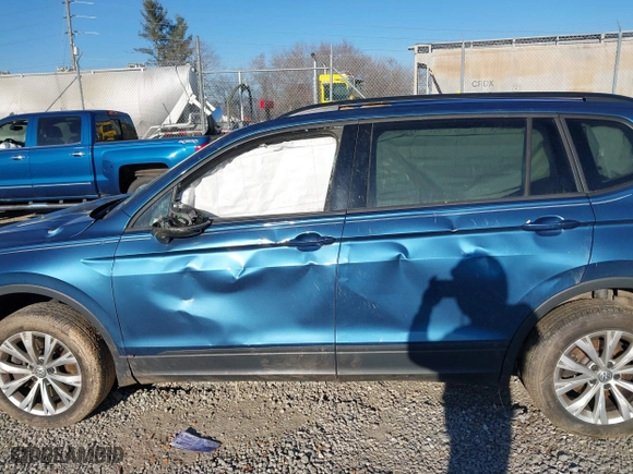 2019 Volkswagen Tiguan S with VIN 3VV0B7AX6KM067699, listed as a IAAI auction lot 41634351 with 181,093 mi miles. Bid and sale history available at carsss.com. Image 13.