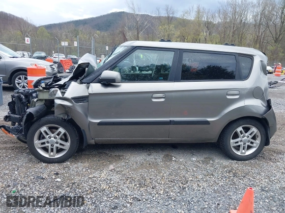 2010 Kia Soul + with VIN KNDJT2A29A7147675, listed as a IAAI auction lot 41962102 with 173,862 mi miles. Bid and sale history available at carsss.com. Image 14.