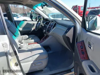 2006 Toyota Highlander w/3rd Row with VIN JTEEP21A560147097, listed as a IAAI auction lot 41602331 with 138,949 mi miles. Bid and sale history available at carsss.com. Image 5.