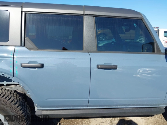 2024 Ford Bronco Badlands z VIN 1FMEE9BP2RLA26774, wystawiony jako IAAI lot #41756285 z przebiegiem 5875 mil mil oraz . Historia ofert i sprzedaży dostępna na DreamBid. Obrazek 14.