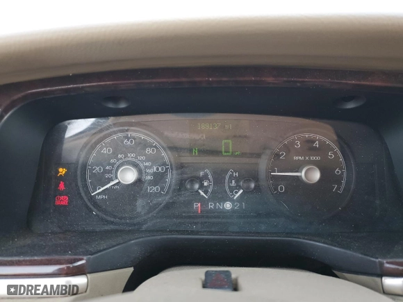 2006 Lincoln Town Car Signature with VIN 1LNHM81V56Y648066, listed as a Copart auction lot 45041495 with 189,137 mi miles and Salvage Title. Bid and sale history available at carsss.com. Image 9.