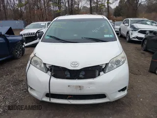 2014 Toyota Sienna LE AAS z VIN 5TDKK3DC9ES511199, wystawiony jako IAAI lot #41901669 z przebiegiem 267 510 mil mil oraz . Historia ofert i sprzedaży dostępna na DreamBid. Obrazek 12.