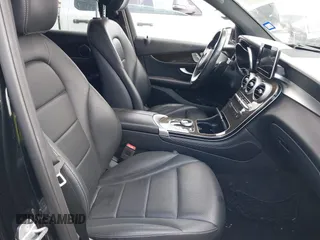 2019 Mercedes-Benz GLC 300 z VIN WDC0G4JB0KV135806, wystawiony jako IAAI lot #41935274 z przebiegiem 85 704 mil mil oraz . Historia ofert i sprzedaży dostępna na DreamBid. Obrazek 5.