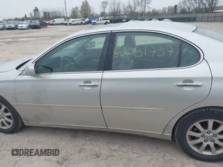2002 Lexus ES 300 with VIN JTHBF30G425002375, listed as a IAAI auction lot 42031737 with 160,562 mi miles. Bid and sale history available at carsss.com. Image 15.