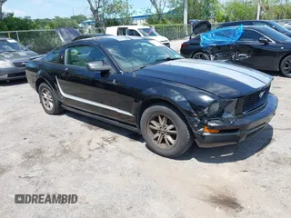 2007 Ford Mustang Deluxe z VIN 1ZVFT80N675242314, wystawiony jako IAAI lot #42318323 z przebiegiem 171 017 mil mil oraz . Historia ofert i sprzedaży dostępna na DreamBid. Obrazek 1.
