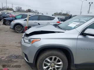 2019 Chevrolet Traverse LT Cloth with VIN 1GNERGKW2KJ291739, listed as a IAAI auction lot 41606802 with 114,608 mi miles. Bid and sale history available at carsss.com. Image 6.