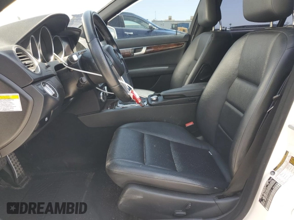 2014 Mercedes-Benz C 250 Sport with VIN WDDGF4HB2EA940916, listed as a Copart auction lot 62550455 with 91,691 mi miles and Salvage title. Bid and sale history available at DreamBid. Image 7.