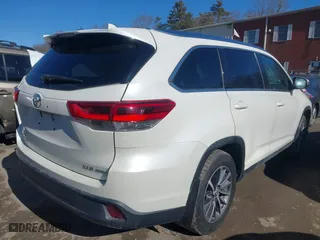 2019 Toyota Highlander SE with VIN 5TDJZRFH1KS922403, listed as a IAAI auction lot 41430051 with 93,767 mi miles. Bid and sale history available at carsss.com. Image 4.