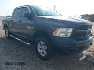 2018 Ram 1500 Express z VIN 1C6RR7KT0JS276527, wystawiony jako IAAI lot #41967968 z przebiegiem 200 964 mil mil oraz . Historia ofert i sprzedaży dostępna na DreamBid. Obrazek 1.