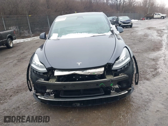 2022 Tesla Model Y Long Range z VIN 7SAYGDEE9NF331410, wystawiony jako IAAI lot #41580172 z przebiegiem 81 794 mil mil oraz . Historia ofert i sprzedaży dostępna na DreamBid. Obrazek 12.
