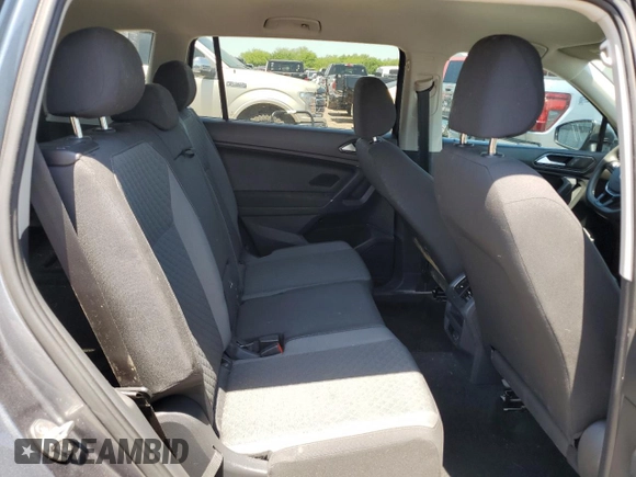 2018 Volkswagen Tiguan S z VIN 3VV1B7AXXJM109293, wystawiony jako Copart lot #55802845 z przebiegiem 49 821 mil mil oraz Szkoda całkowita • Salvage title. Historia ofert i sprzedaży dostępna na DreamBid. Obrazek 11.