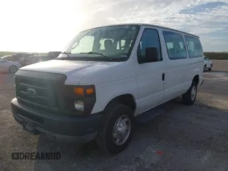 2010 Ford Econoline Passenger XL z VIN 1FBNE3BL0ADA95254, wystawiony jako IAAI lot #40848575 z przebiegiem 120 221 mil mil oraz . Historia ofert i sprzedaży dostępna na DreamBid. Obrazek 2.