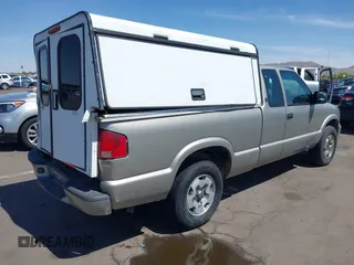 2002 GMC Sonoma SLS z VIN 1GTDT19W928157584, wystawiony jako IAAI lot #42246397 z przebiegiem 70 026 mil mil oraz . Historia ofert i sprzedaży dostępna na DreamBid. Obrazek 4.