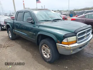 2001 Dodge Dakota Sport z VIN 1B7HG2ANX1S256902, wystawiony jako IAAI lot #42037703 z przebiegiem 121 914 mil mil oraz . Historia ofert i sprzedaży dostępna na DreamBid. Obrazek 1.