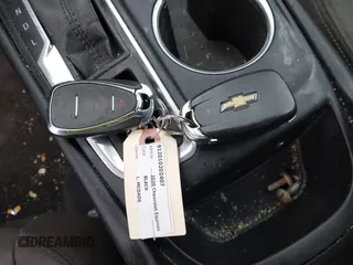 2020 Chevrolet Equinox LT z VIN 2GNAXJEV8L6189431, wystawiony jako IAAI lot #40812413 z przebiegiem 67 466 mil mil oraz . Historia ofert i sprzedaży dostępna na DreamBid. Obrazek 11.