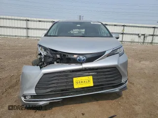 2022 Toyota Sienna XLE with VIN 5TDYRKEC0NS128511, listed as a Copart auction lot 59043675 with 57,573 mi miles and Salvage title. Bid and sale history available at DreamBid. Image 5.