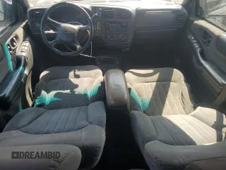 2002 Chevrolet Blazer LS с VIN 1GNDT13W02K126453, выставлен на аукционе Copart как лот 62340355 с пробегом 287 687 миль миль и Списание • Salvage title. История ставок и продаж доступна на DreamBid. Изображение 8.