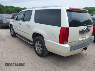 2007 Cadillac Escalade ESV z VIN 1GYFK66817R292648, wystawiony jako IAAI lot #42501972 z przebiegiem 227 580 mil mil oraz . Historia ofert i sprzedaży dostępna na DreamBid. Obrazek 3.