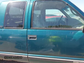 1996 GMC Sierra 1500 z VIN 1GTEK19R6TE514322, wystawiony jako IAAI lot #42253821 z przebiegiem 190 491 mil mil oraz . Historia ofert i sprzedaży dostępna na DreamBid. Obrazek 13.