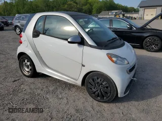 2015 Smart fortwo Passion with VIN WMEEJ3BA2FK806270, listed as a Copart auction lot 55263685 with 118,602 mi miles and Clean Title. Bid and sale history available at carsss.com. Image 4.