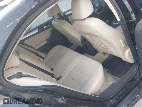 2013 Volkswagen Jetta SE with VIN 3VWDX7AJ9DM308054, listed as a IAAI auction lot 41726950 with 219,711 mi miles and . Bid and sale history available at DreamBid. Image 8.