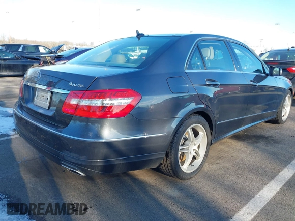 2010 Mercedes-Benz E-Class E 550 Luxury with VIN WDDHF9AB4AA207739, listed as a IAAI auction lot 41343070 with 71,390 mi miles. Bid and sale history available at carsss.com. Image 4.