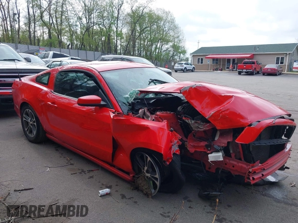 2014 Ford Mustang V6 z VIN 1ZVBP8AM3E5271971, wystawiony jako IAAI lot #42145670 z przebiegiem 77 466 mil mil oraz . Historia ofert i sprzedaży dostępna na DreamBid. Obrazek 1.